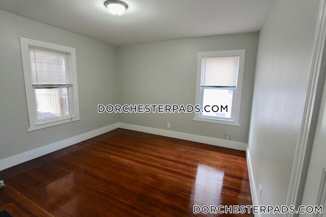 Building Photo - 137 Pleasant St