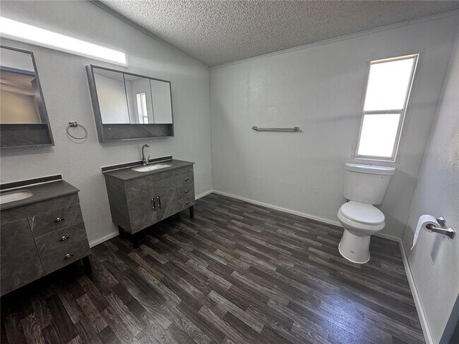 Building Photo - 1827 Leesburg Blvd