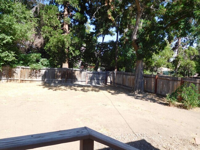 Building Photo - UNR friendly 3 Bedroom , 1 Bath close to campus