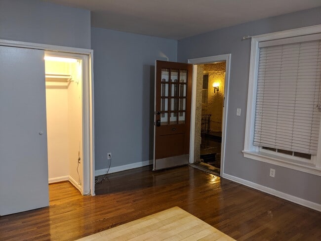 Building Photo - 115 E St SE