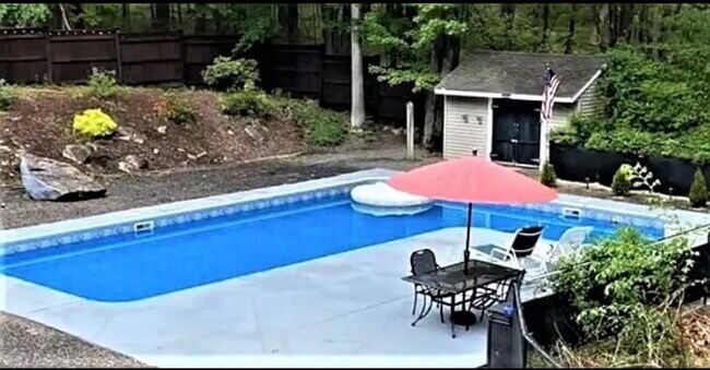 Building Photo - 51 Pierce Rd