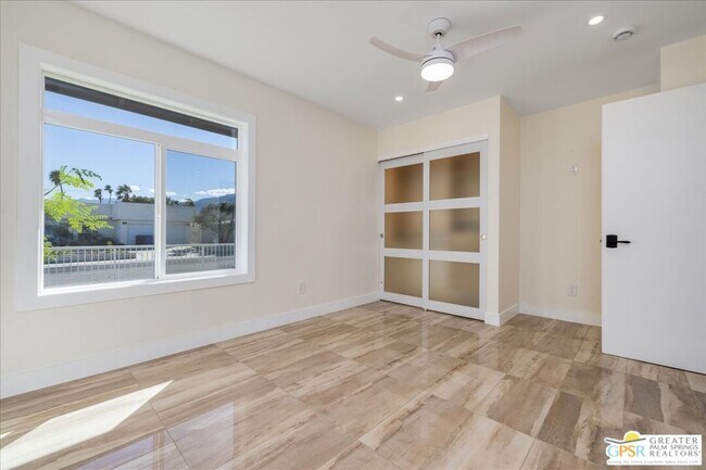 Building Photo - 372 E Molino Rd