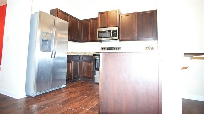 Building Photo - 813 Blue Hill Ln