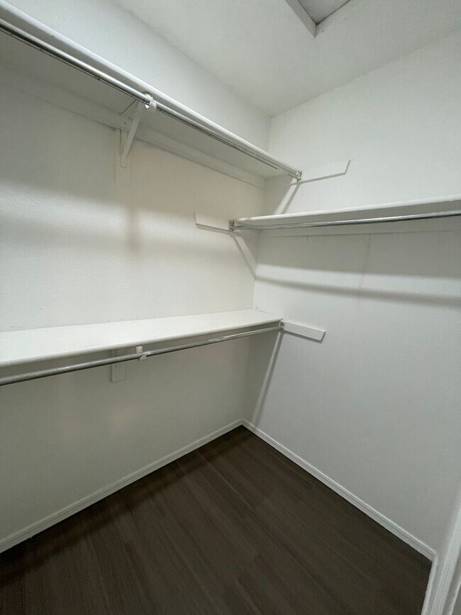 Building Photo - 8512 Southridge Dr