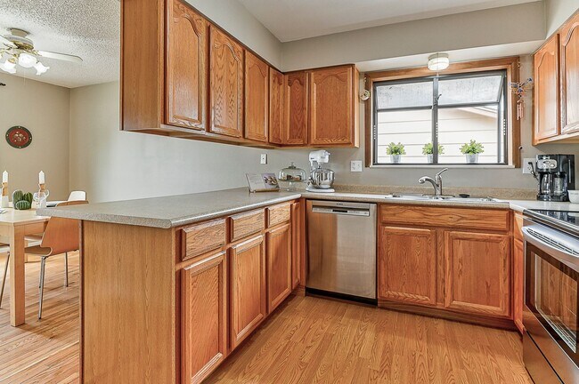 Building Photo - 5150 Saddle Dr