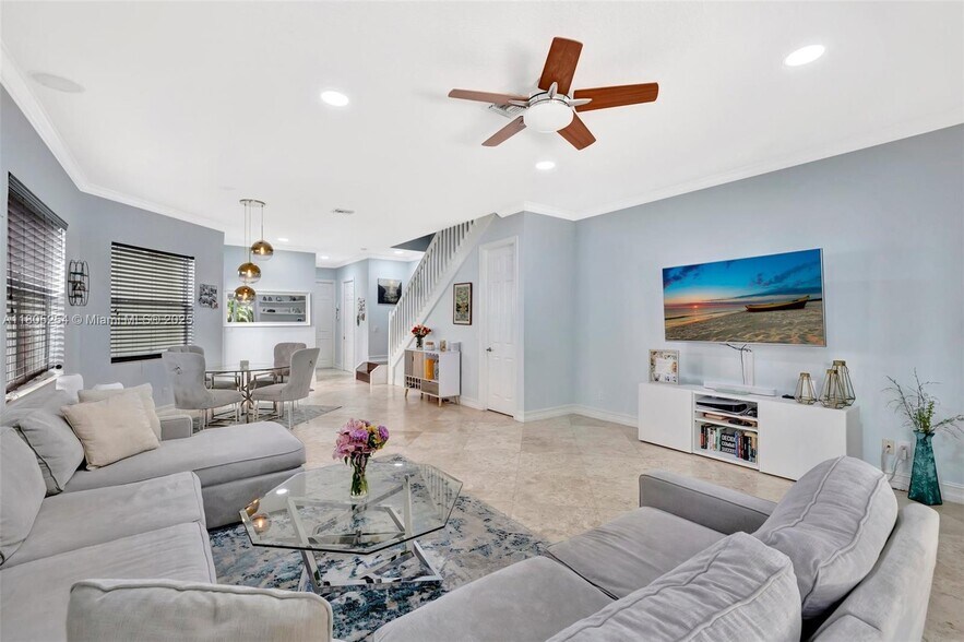 Building Photo - 853 SW 11th Ct