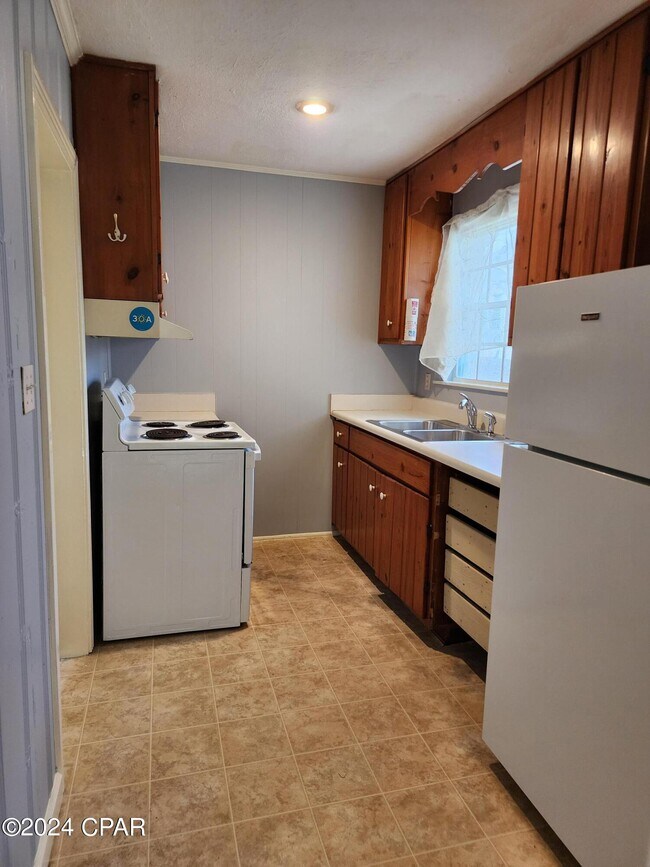 Building Photo - 205 1st St