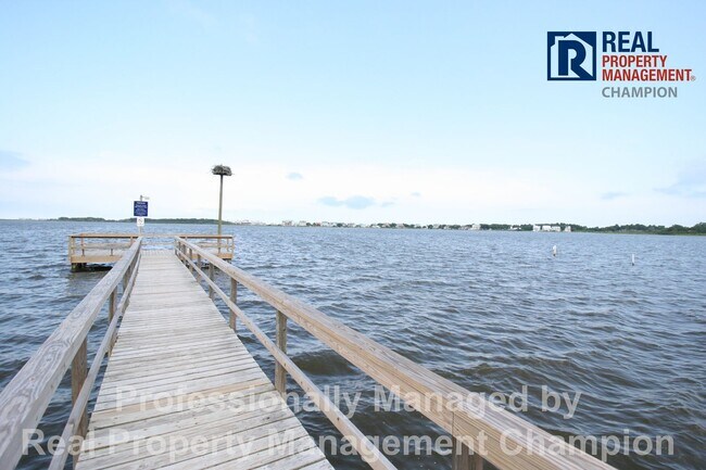 Building Photo - Spacious Home w/Community Access to Intra-...