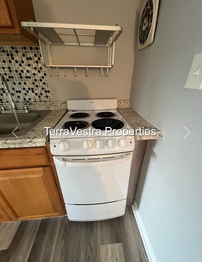 Building Photo - 376 S Hook Rd