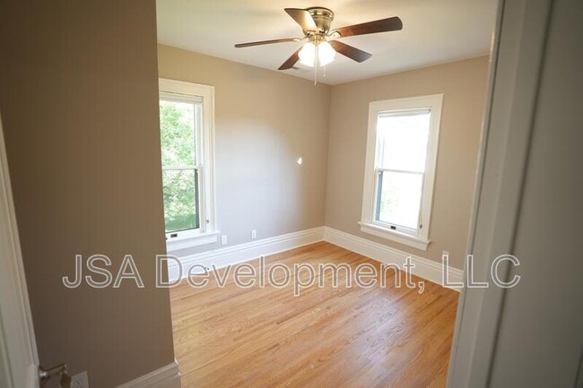 Building Photo - 519 E 3rd St