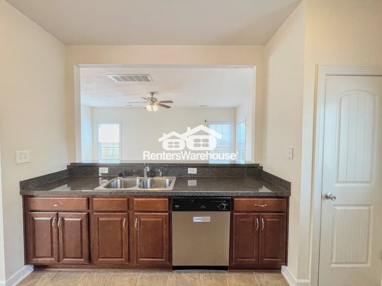 Building Photo - 1713 Sparrow Rd