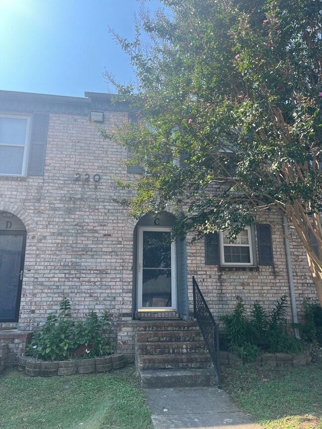 Building Photo - 220 Marinawoods Dr SE