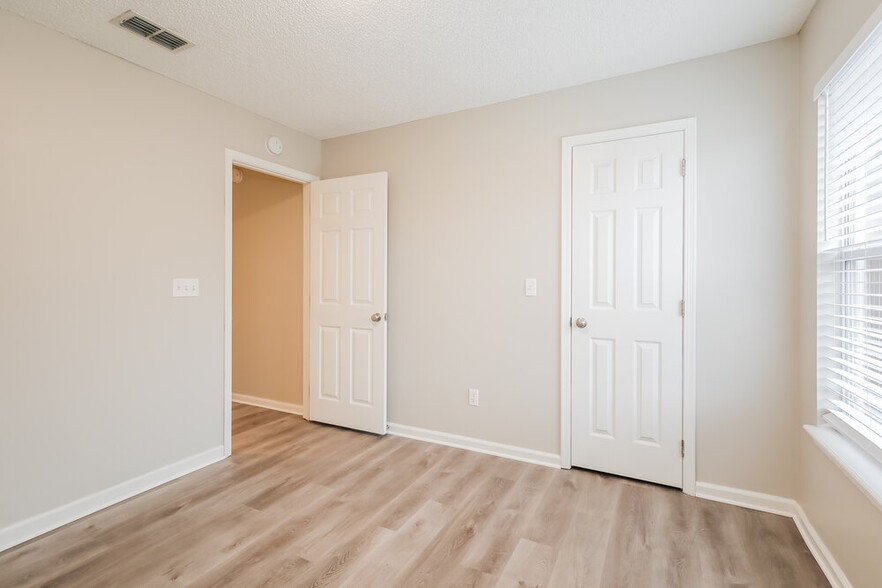 Building Photo - 311 Island View Cir