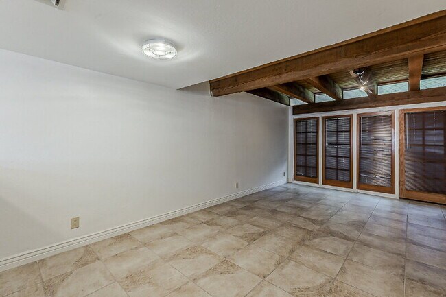 Building Photo - 1028 S Ash Ave