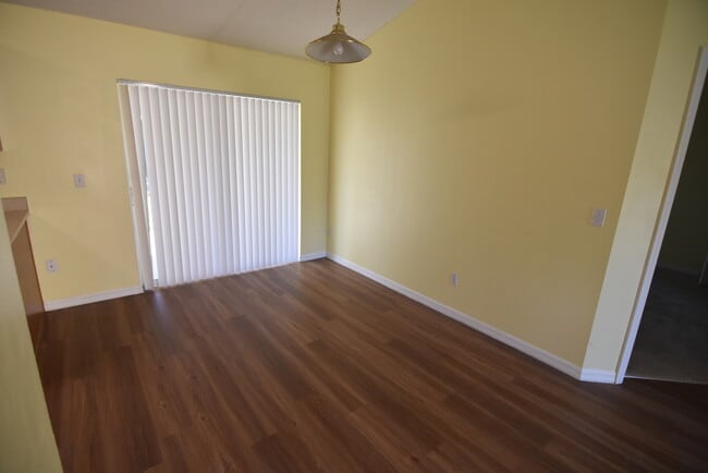 Building Photo - DELTONA: 3 bed/2 bath, Single Family Home AVAILABLE NOW!