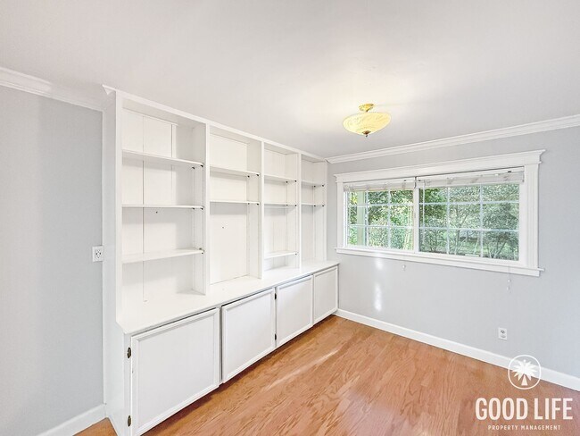 Building Photo - Beautiful 3Bd/2Ba Home On Over an Acre Lot!