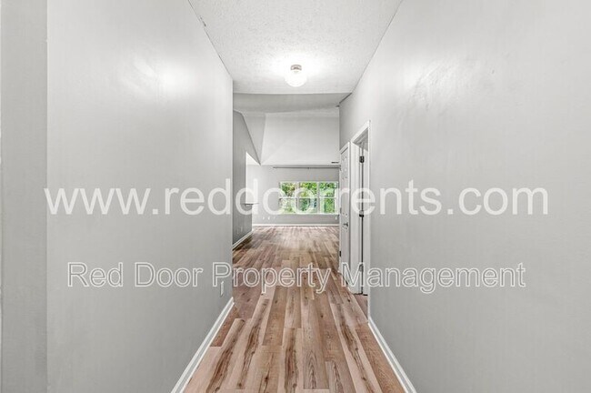 Building Photo - 5841 Hornbean Ct
