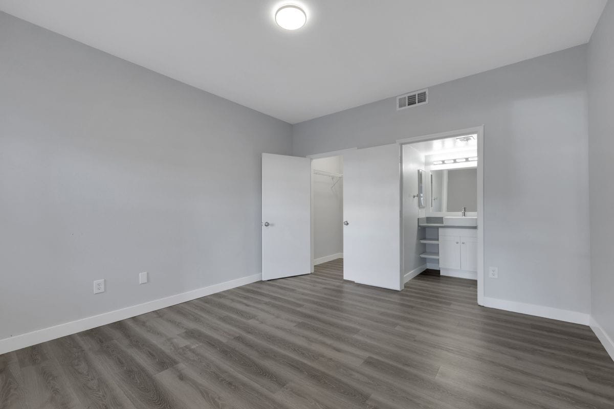 Building Photo - 7255 W Sunset Rd