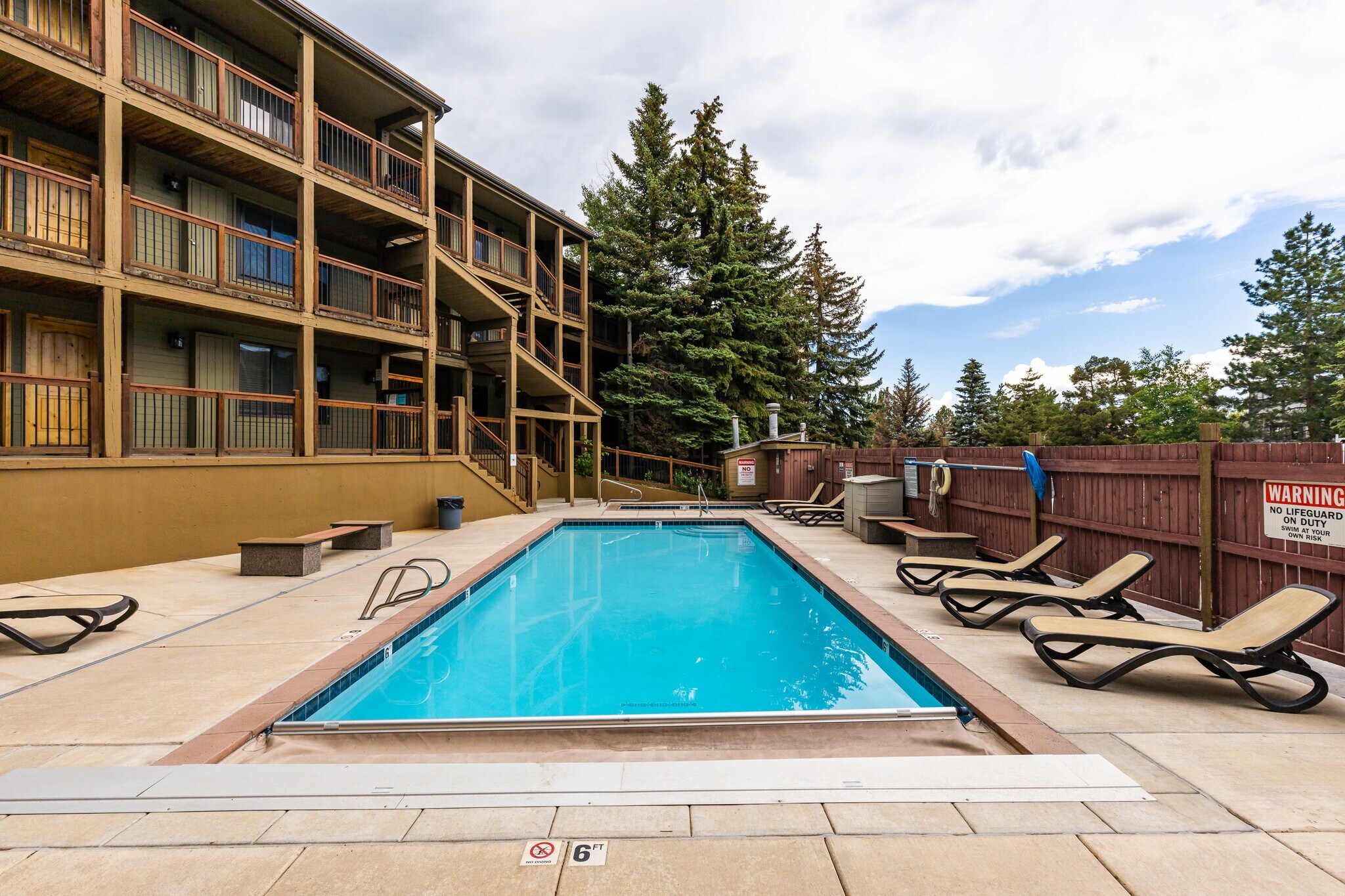 Building Photo - 1530 Empire Ave