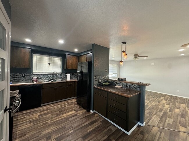 Building Photo - Solar power 3 bedroom 1 bath home with sho...