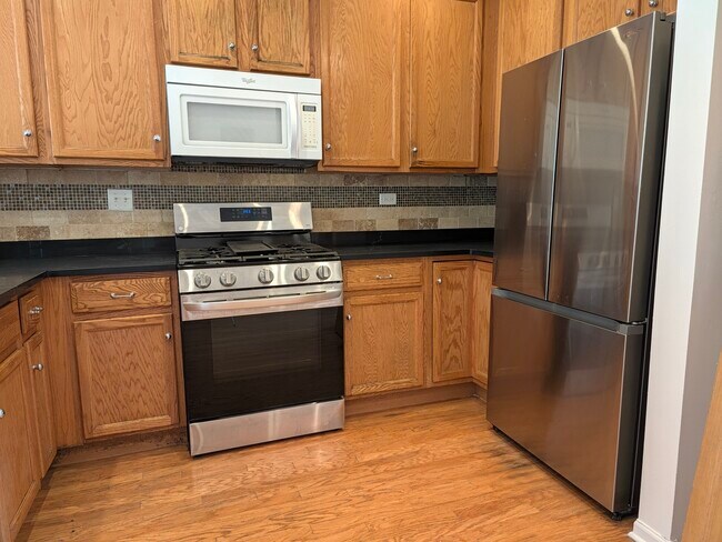 Building Photo - 2542 Golf Ridge Cir