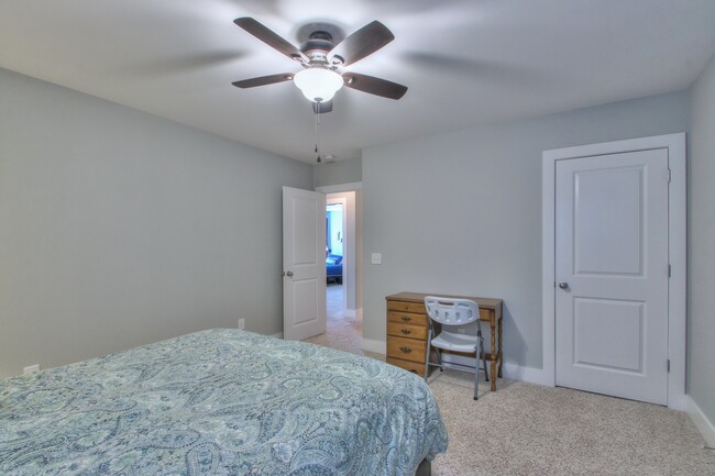 Building Photo - 1113 Camden Cir