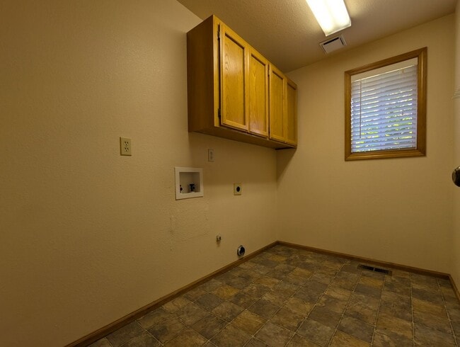 Building Photo - Wonderful 3-Bedroom, 2-Bath Home With Large Yard & A/C!