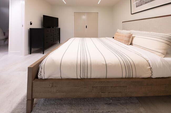 Building Photo - 179 Gran Via