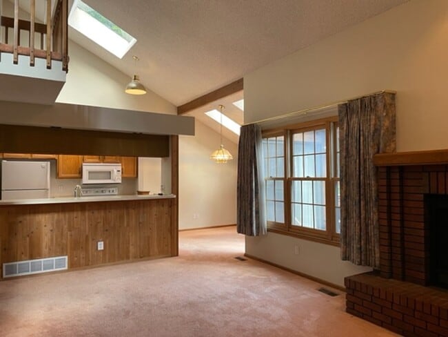 Building Photo - 8020 Holland Ct