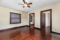 Building Photo - 820 W Nutmeg St