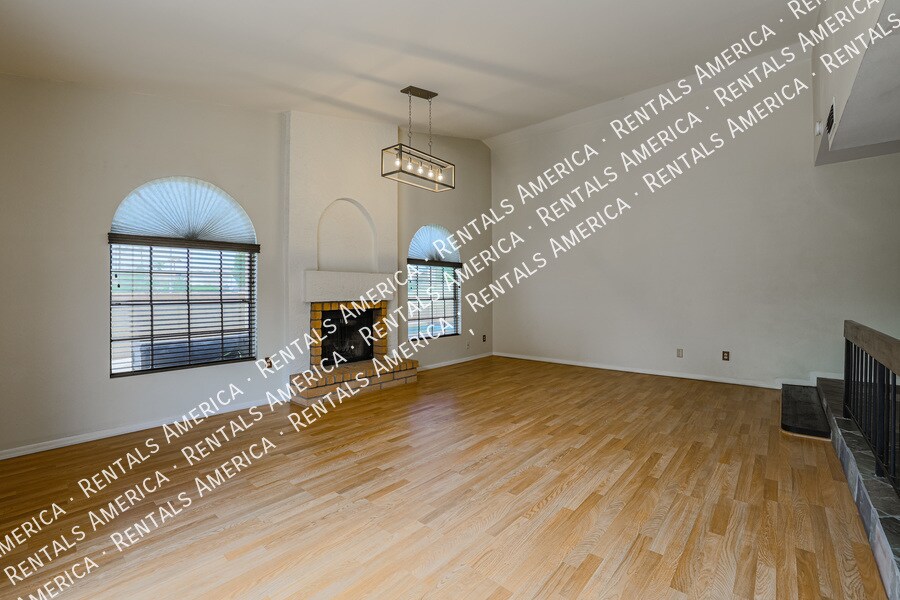 Building Photo - 2160 S Catarina-
