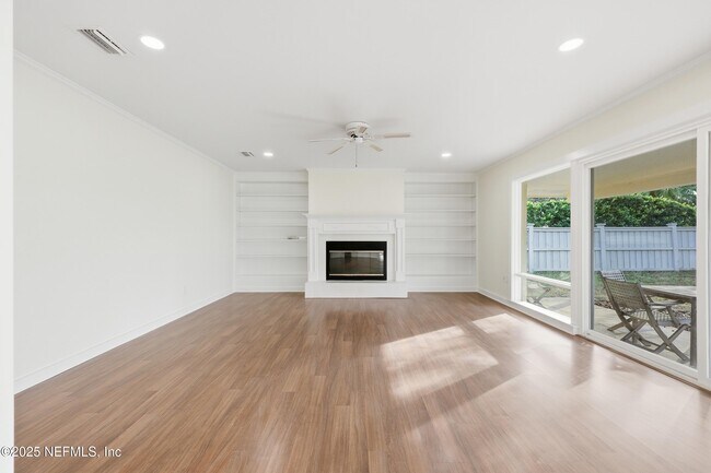 Building Photo - 330 San Juan Dr