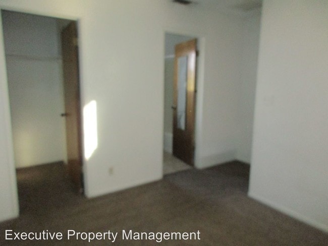 Building Photo - 4220 Parker Ave