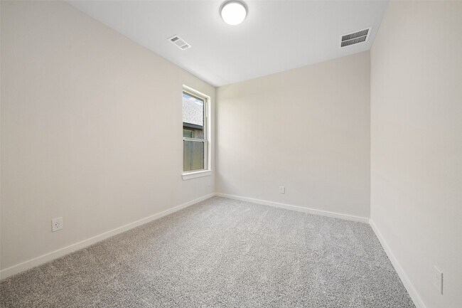 Building Photo - 820 Sendero Trail