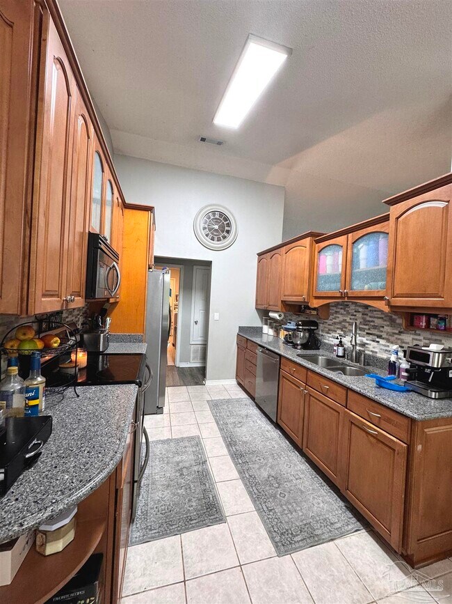 Building Photo - 2404 Houston Cir