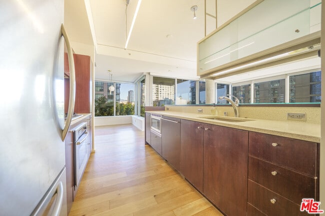 Building Photo - 1155 S Grand Ave