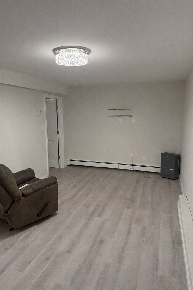 Building Photo - 4 Brenda Ln