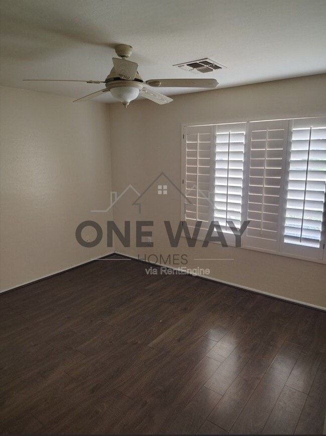 Building Photo - 1430 E Crescent Way
