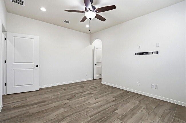 Building Photo - 3 bedroom 2 bath with washer and dryer in 79928