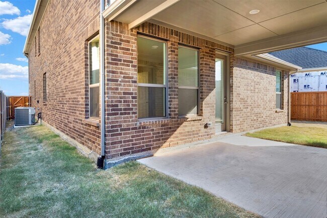 Building Photo - 2414 Thavie St