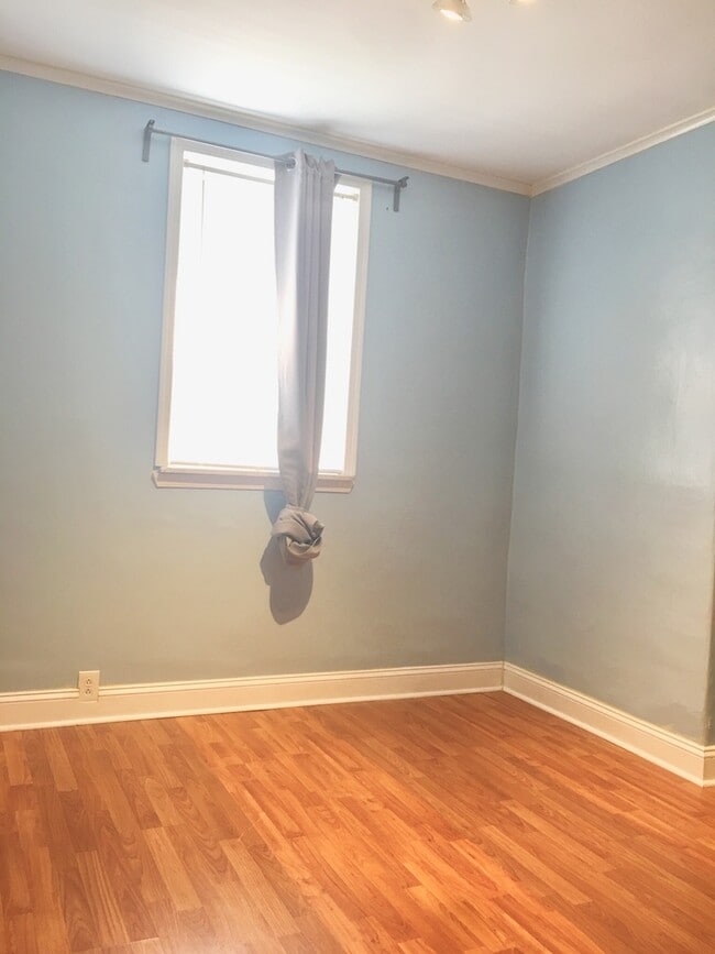 Building Photo - Beautiful 3-Bed/1-Bath Townhouse in Girard Estates/East Passyunk! Available Mid-August!
