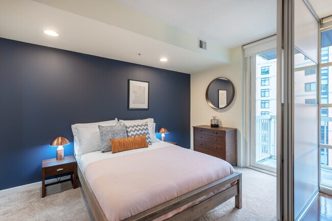 Building Photo - 1100 First St SE