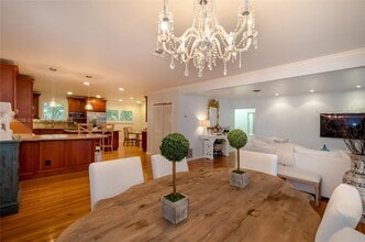 Building Photo - 605 Altara Ave