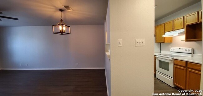 Building Photo - 2-Bed Apartment in the Heart of Universal City