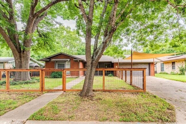 Building Photo - 5614 Delwood Dr