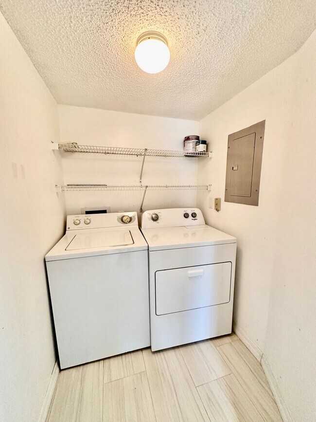 Building Photo - ** EMERALD LAKES ** 2 BED / 2 BATH CONDO - LAKE VIEW - CENTRAL NAPLES - ANNUAL RENTAL