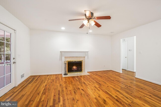 Building Photo - 12027 Devilwood Dr