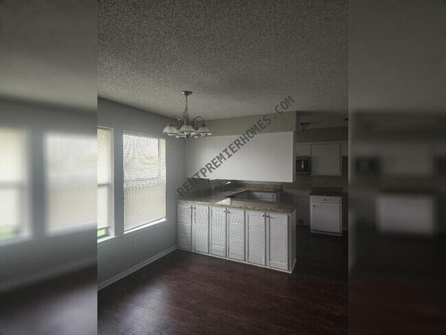 Building Photo - 7258 Church Park Dr