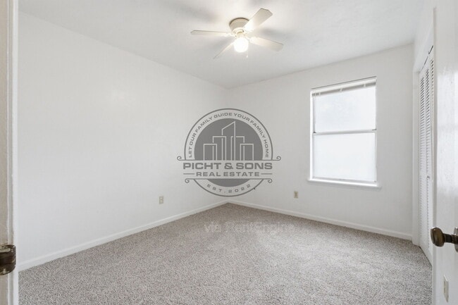 Building Photo - 1818 Sylvan Ct