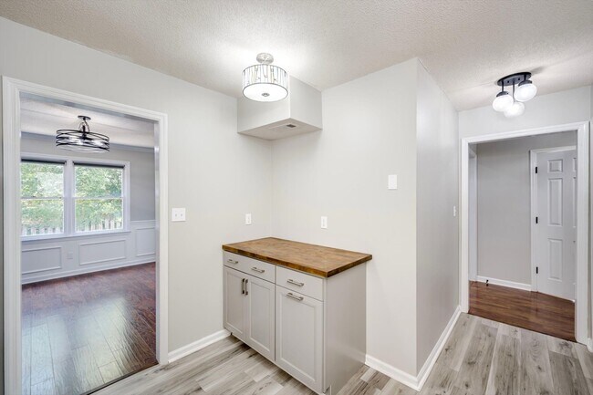Building Photo - 1054 Hickman Rd
